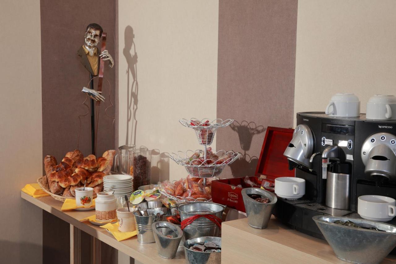 Logis Le Luth Hotel Mirecourt Kültér fotó