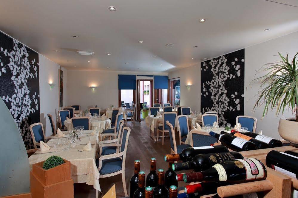 Logis Le Luth Hotel Mirecourt Kültér fotó