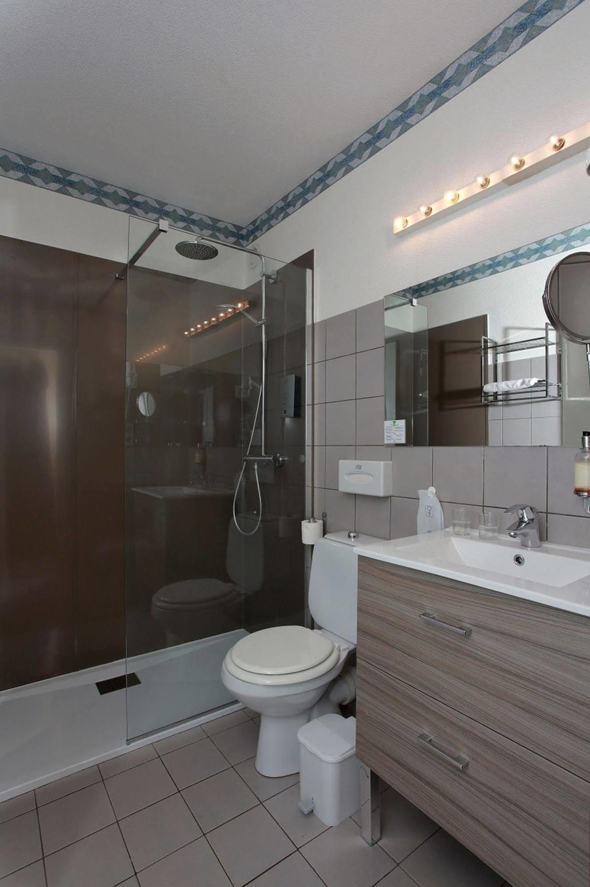 Logis Le Luth Hotel Mirecourt Kültér fotó