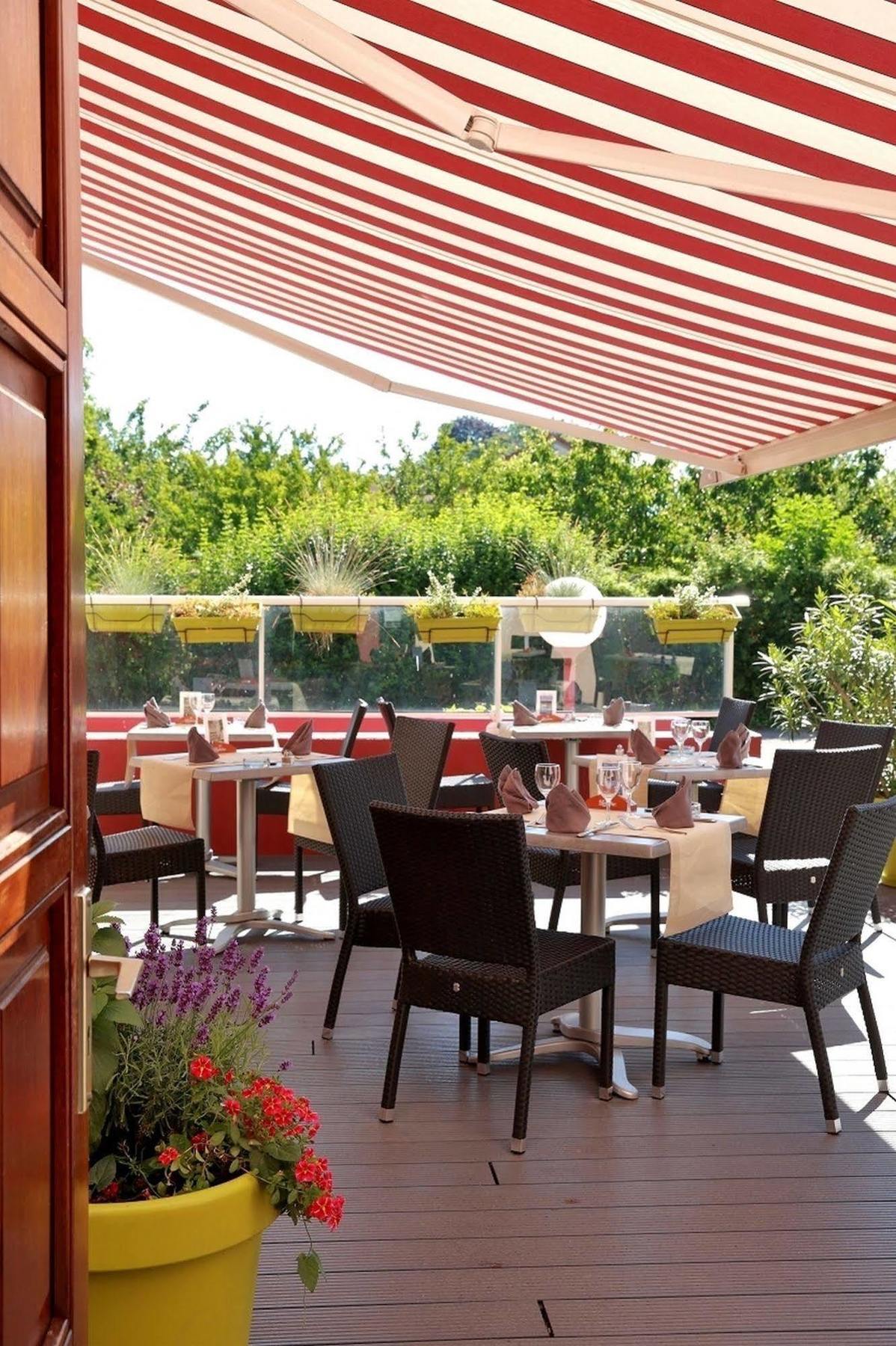 Logis Le Luth Hotel Mirecourt Kültér fotó