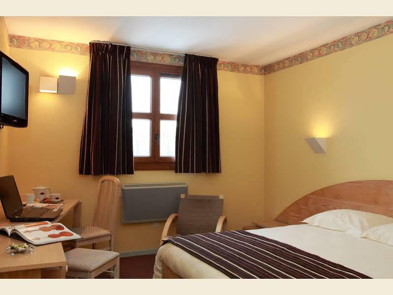 Logis Le Luth Hotel Mirecourt Kültér fotó